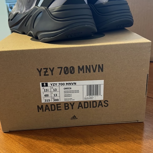 Yeezy 700 MNVN size 13.5 - Picture 4 of 7
